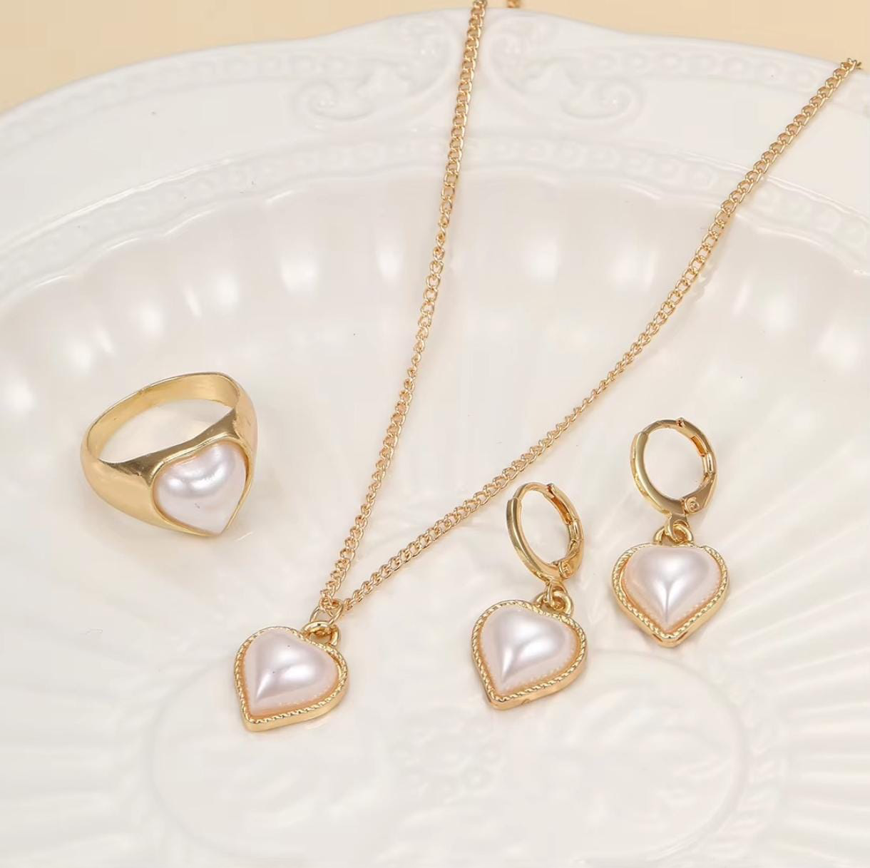 White Pearl Heart Gold-Plated Jewelry Set